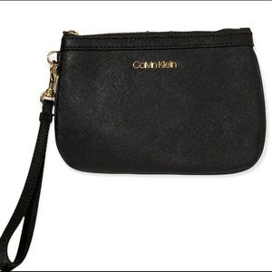🖤CALVIN KLEIN🖤Zip wristlet.